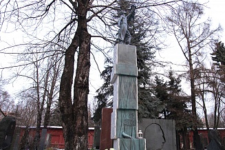 На Новодевичьем кладбище открыли памятник Льву Дурову